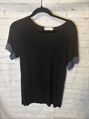 Women’s Medium Black Short-Sleeve Crewneck Top with Gray Sleeve Cuffs